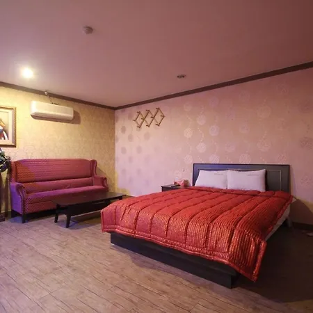 Shine Motel